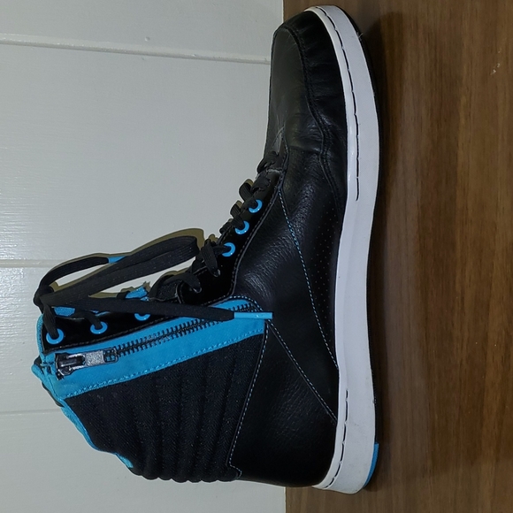 Men's Reebok Basketball Hightop - Picture 3 of 9